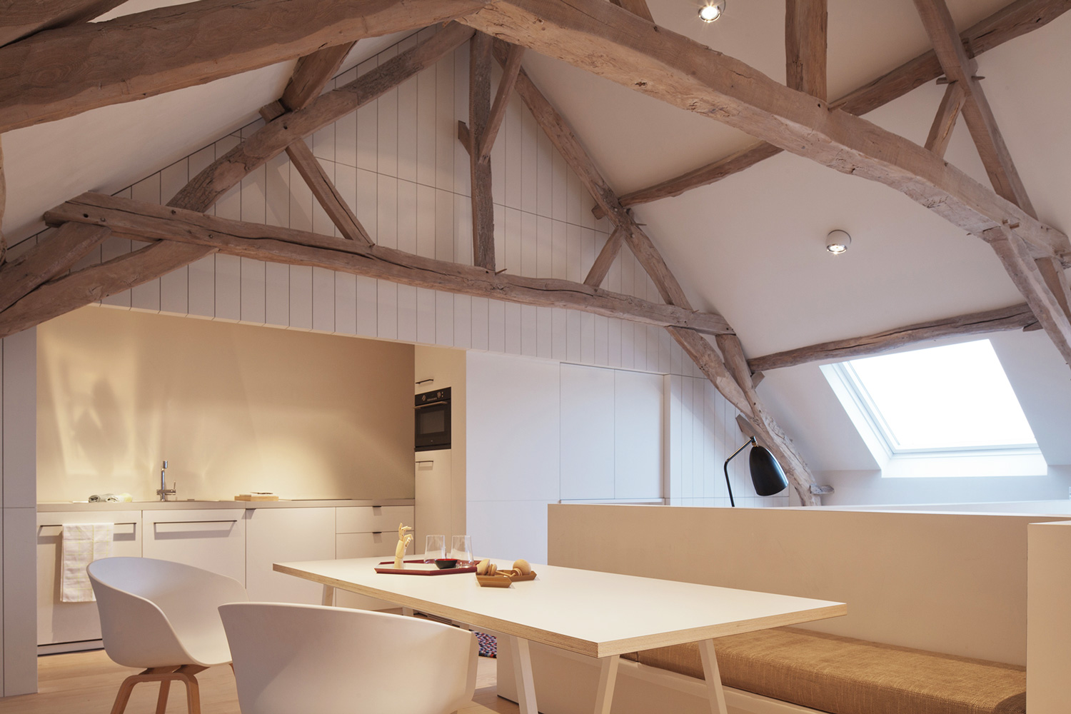 het dak: van zolderruimte tot volwaardige studio | & Co